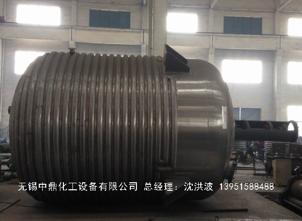 外盤半管加熱反應釜 內(nèi)盤管加熱反應釜