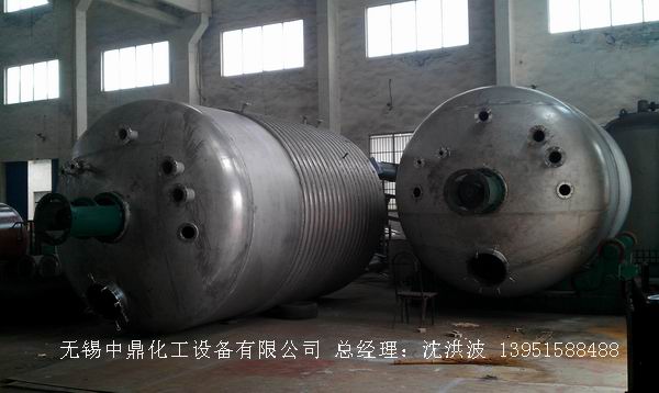 外盤半管加熱反應釜 內(nèi)盤管加熱反應釜