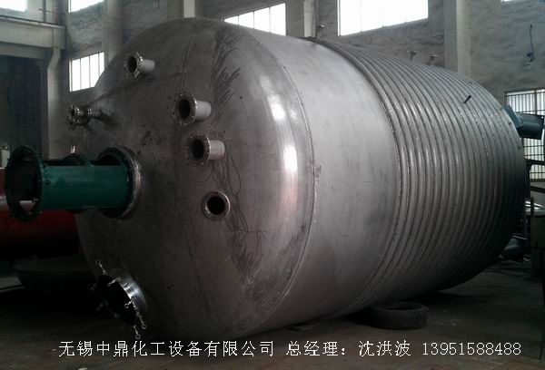 外盤半管加熱反應釜 內(nèi)盤管加熱反應釜