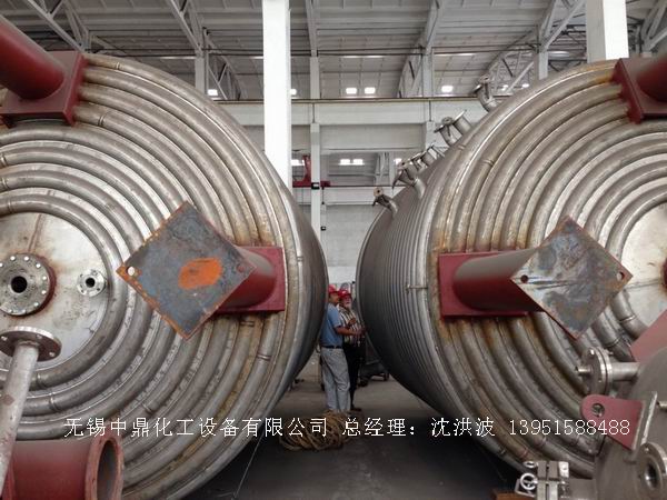 外盤半管加熱反應釜 內(nèi)盤管加熱反應釜