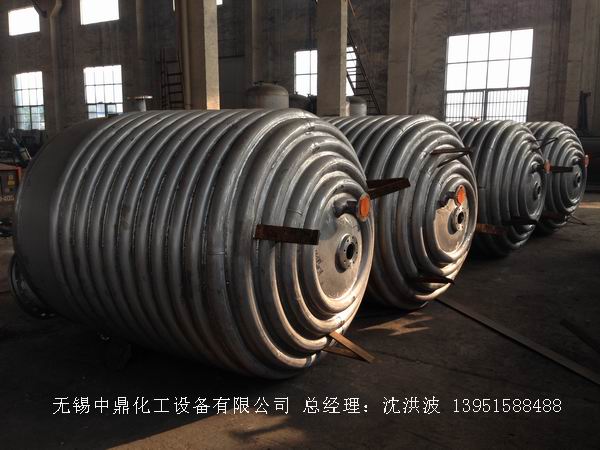 外盤半管加熱反應釜 內(nèi)盤管加熱反應釜