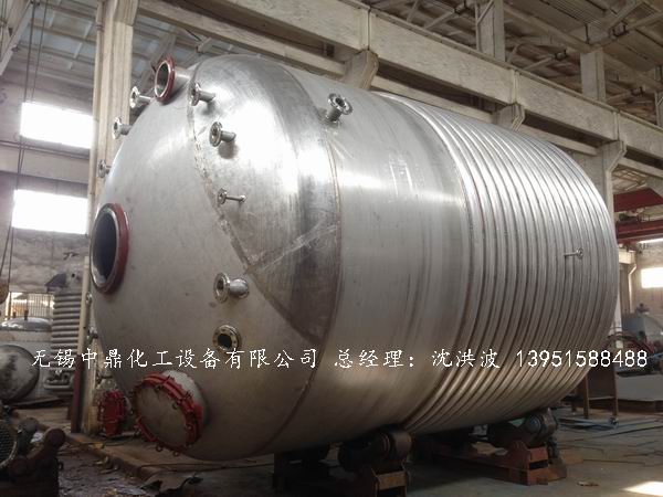 外盤半管加熱反應釜 內(nèi)盤管加熱反應釜