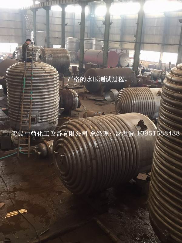 外盤半管加熱反應釜 內(nèi)盤管加熱反應釜